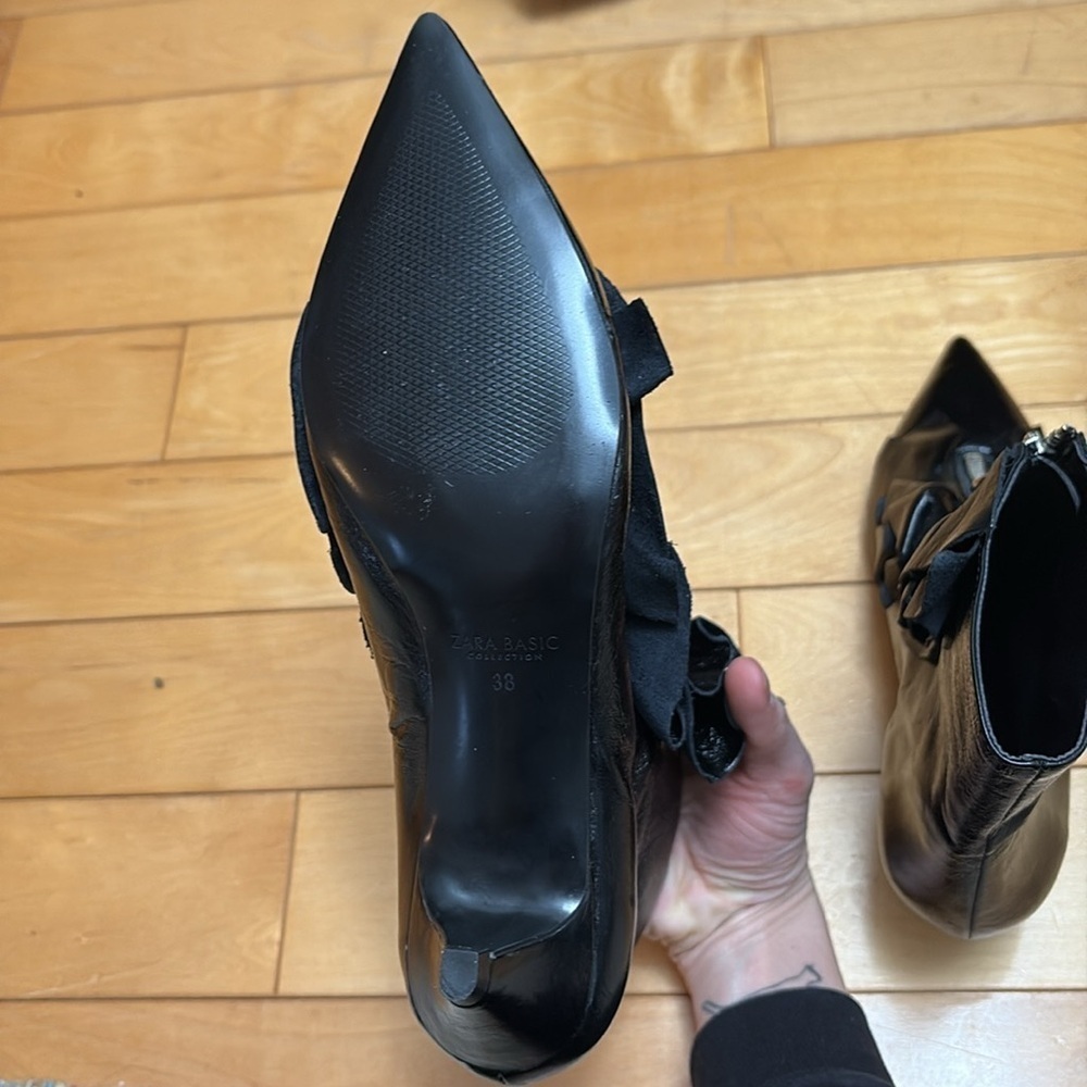 ZARA patent leather kitten heel pointed toe booties with front zipper & ruffles! - Picture 4 of 9